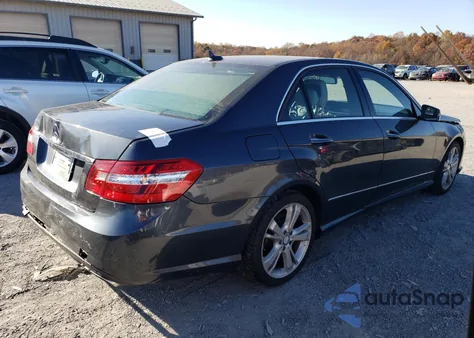 2013 Mercedes-Benz E 350 z USA, uszkodzony, nr VIN WDDHF5KB3DA670872